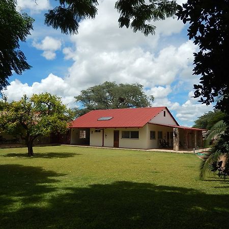 Dornhuegel Guestfarm Hotel Grootfontein ภายนอก รูปภาพ
