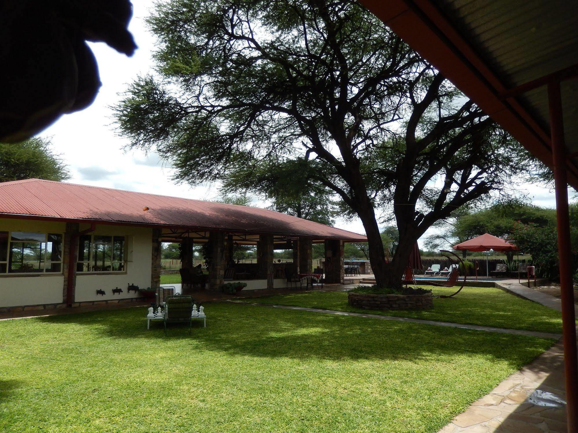 Dornhuegel Guestfarm Hotel Grootfontein ภายนอก รูปภาพ