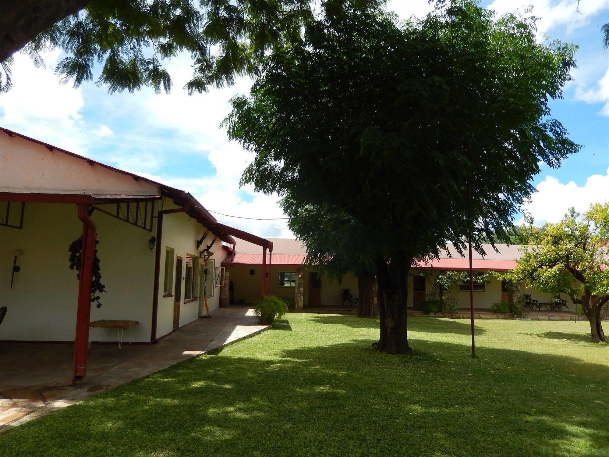Dornhuegel Guestfarm Hotel Grootfontein ภายนอก รูปภาพ