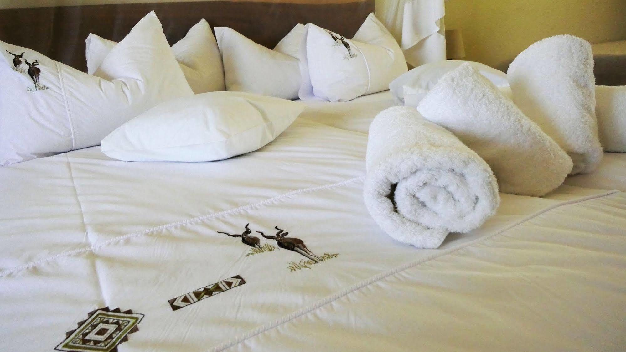 Dornhuegel Guestfarm Hotel Grootfontein ภายนอก รูปภาพ