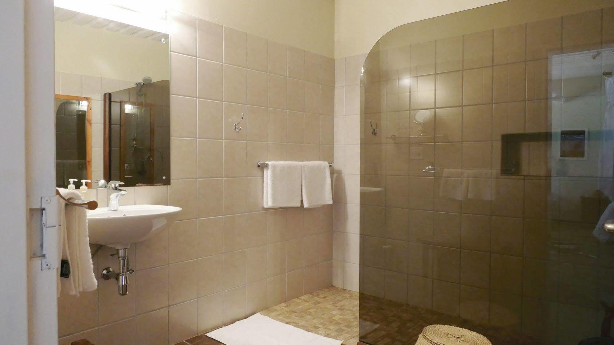 Dornhuegel Guestfarm Hotel Grootfontein ภายนอก รูปภาพ